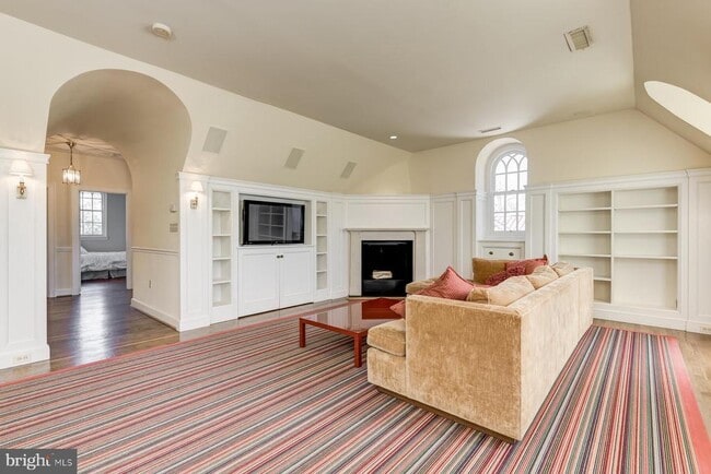 Building Photo - 2425 California St NW