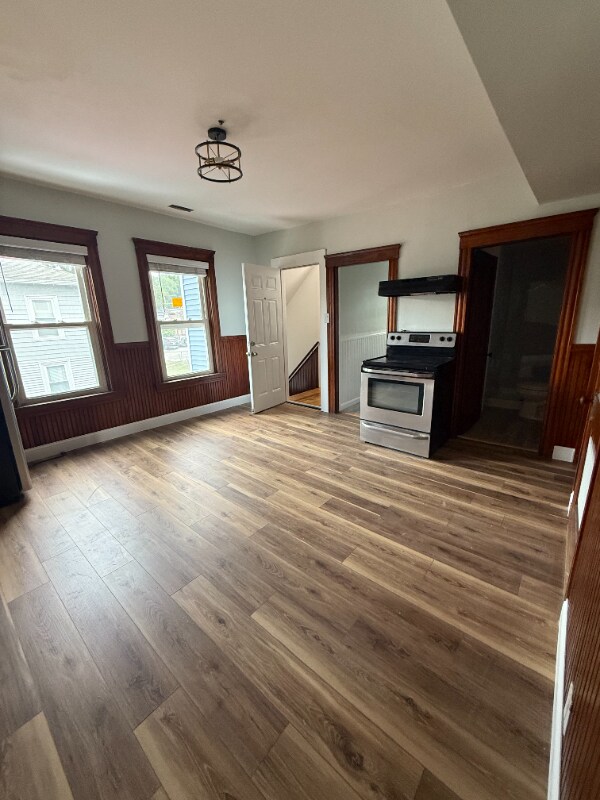 Building Photo - 363 Logee St