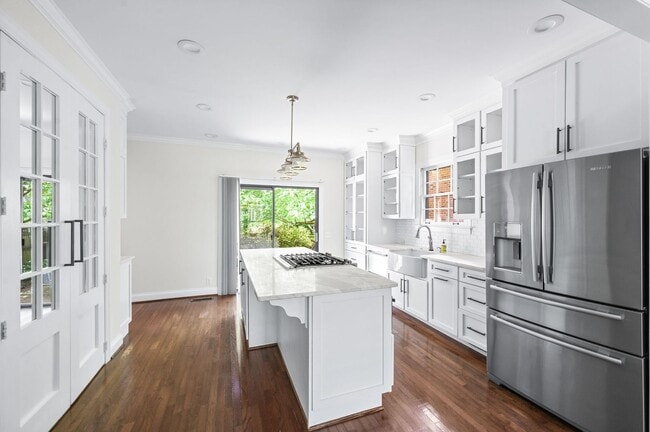 Building Photo - Awesome 3BE/2BA home in the heart of Green...