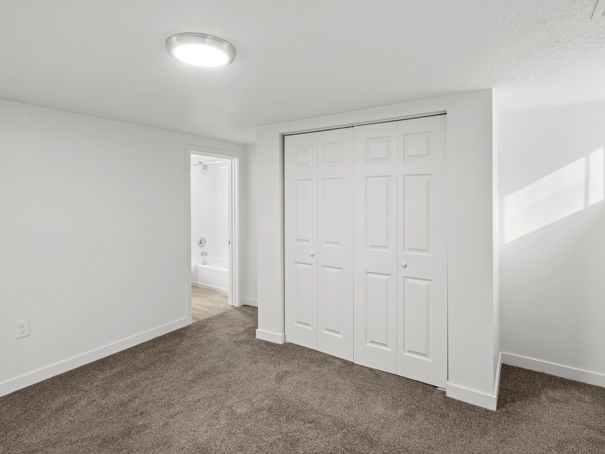 Building Photo - 915 E 1300 S