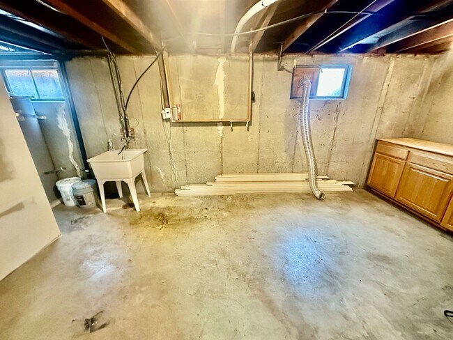 Building Photo - New on the Market!