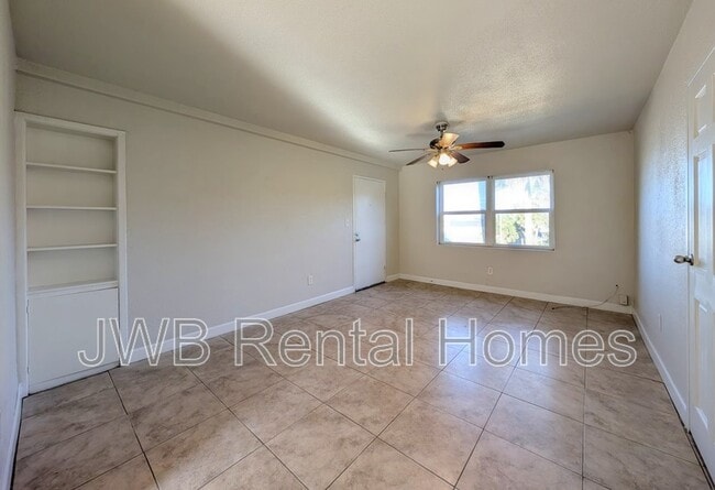 Building Photo - 222 16th Ave N