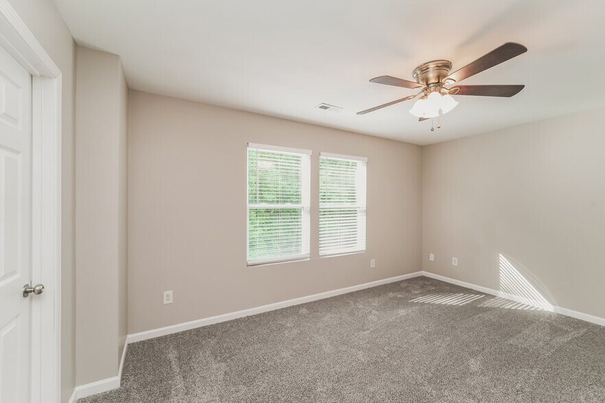 Building Photo - 5512 Twin Brook Dr