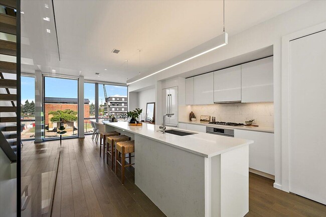 Building Photo - 3105 Brush St