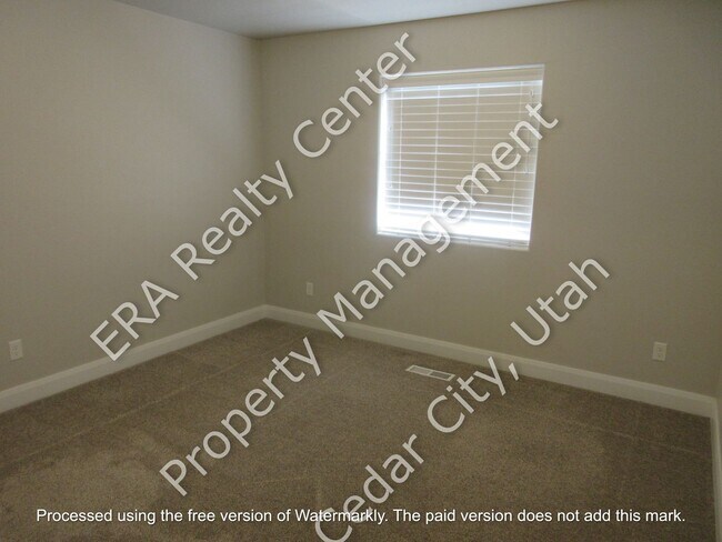 Building Photo - ** Move-in Discount ** 3 bed 2.5 bath - Newer townhome in the heart of Cedar City