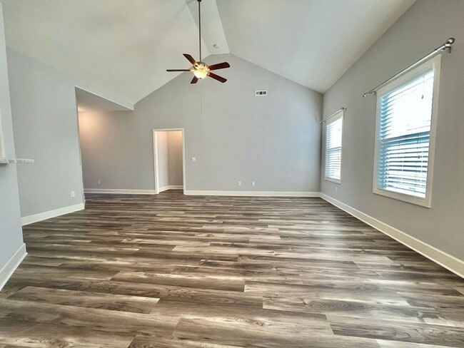 Building Photo - Single Level 3 Bed, 2 Bath Home with 2 Car Garage & Fenced Backyard