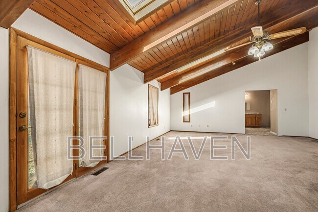 Building Photo - 450 W Elmore Ave