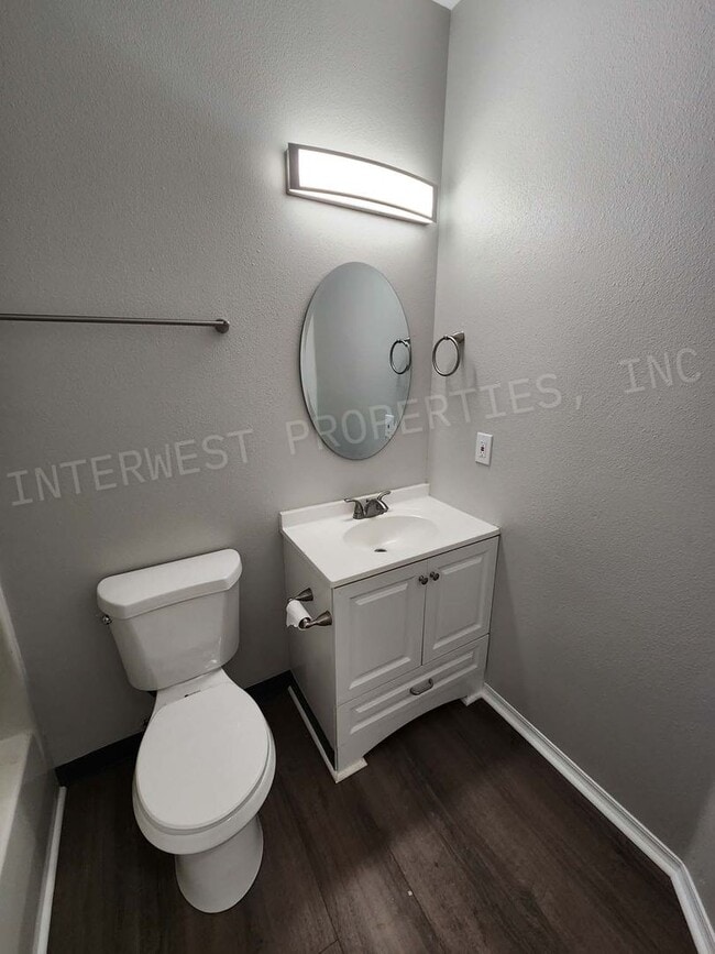 Building Photo - *1ST MONTH'S FREE RENT PROMO* Super Cute 3...