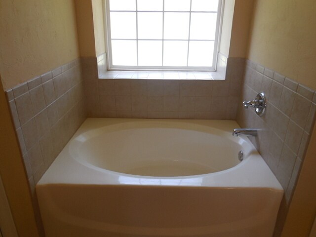 Building Photo - Two Living Areas!!! Spacious Three Bedroom Home in the Woodcreek Addition... Minutes from Campus,...