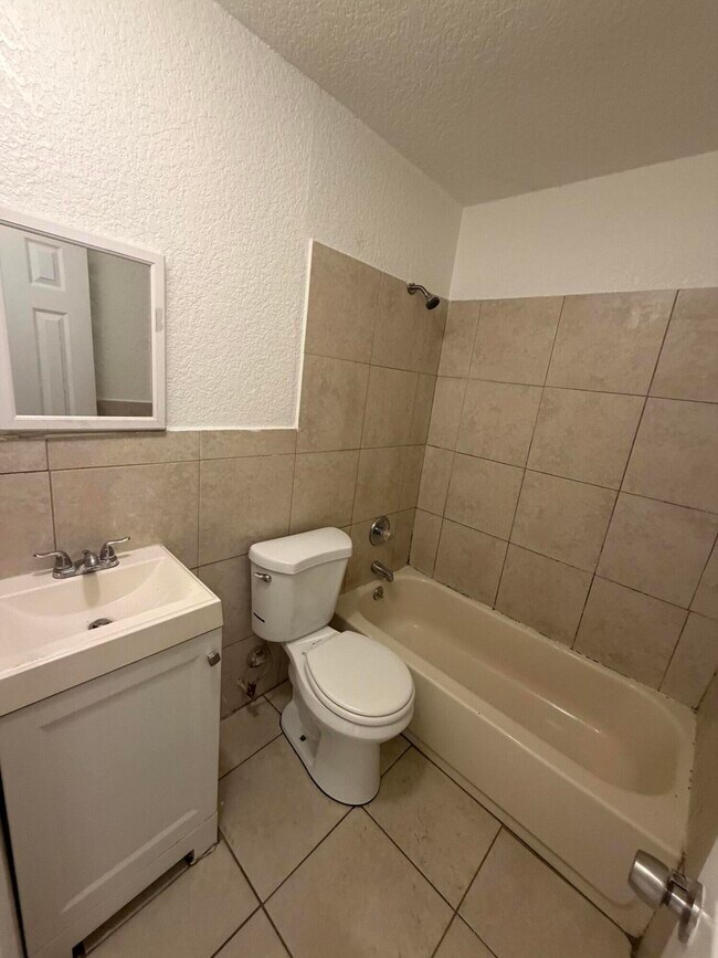 Building Photo - 1309 NW 2nd Ave