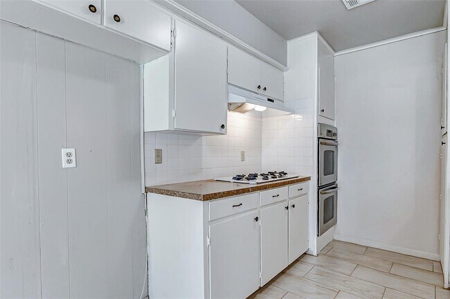Building Photo - 5318 Botany Ln