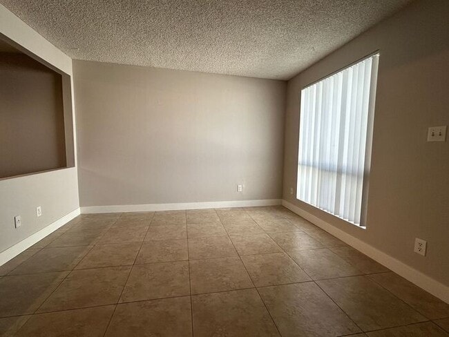 Building Photo - 859 S Ext Rd