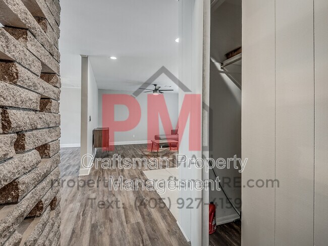 Building Photo - 13601 Pinehurst Rd