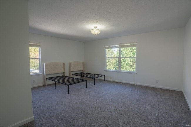 Building Photo - 2706 Grosbeak Ln