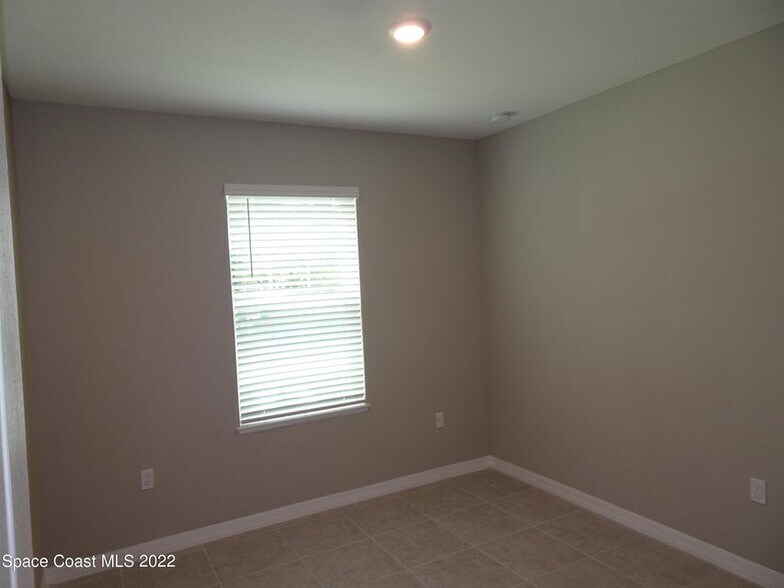 Bedroom 3 with Tile - 701 Avalon St SE