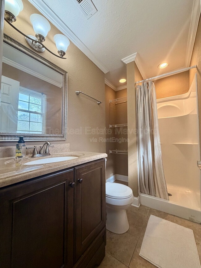 Building Photo - 1160 Greens Rd