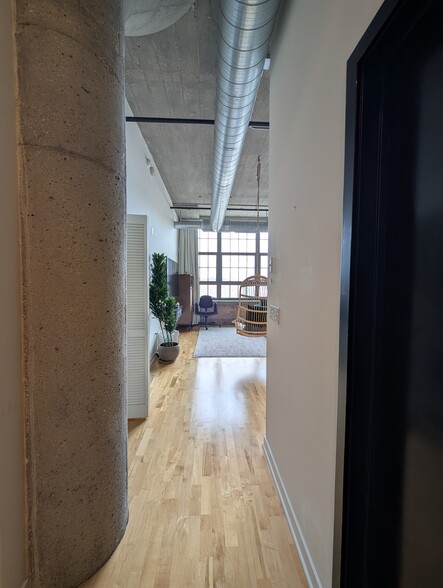 Building Photo - 3963 W Belmont Ave