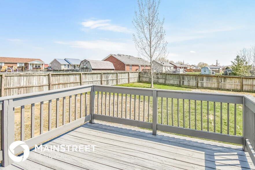 Building Photo - 385 Drake Dr