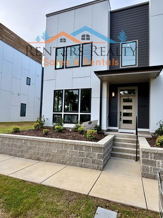 Building Photo - Stunning 2 Bedroom with Courtyard