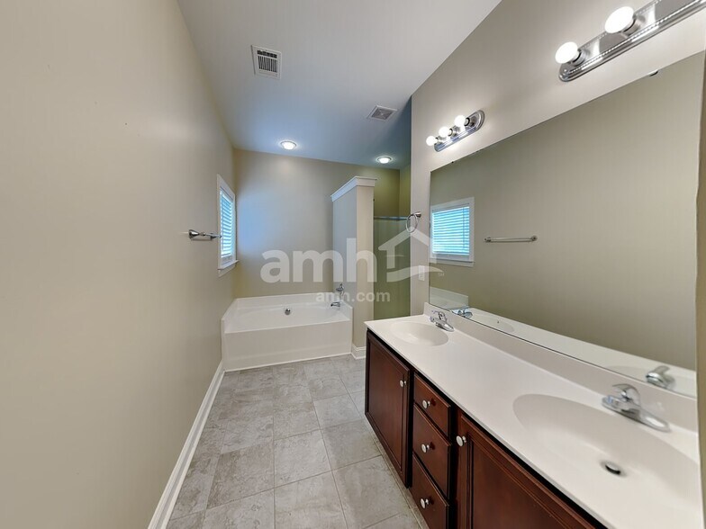 Building Photo - 8068 Andrew Franklin Dr