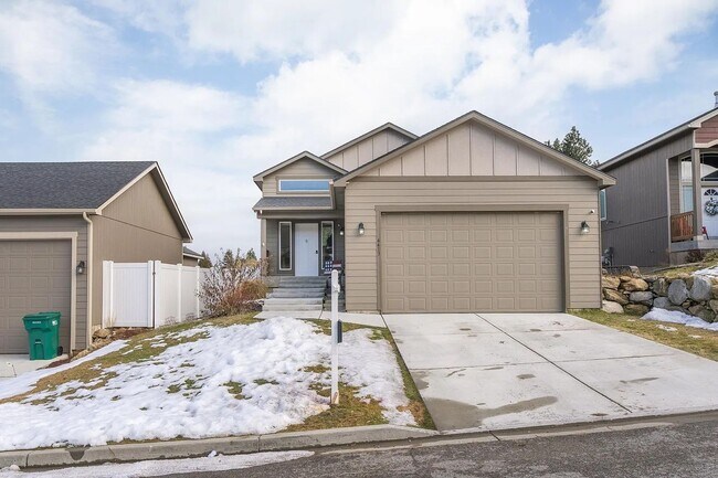 Building Photo - New Listing Ponderosa Ridge/Dishman Mica 4...