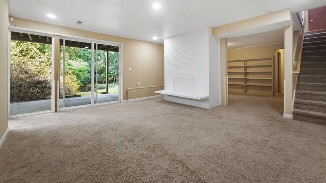 Building Photo - Beautifully Remodeled Bellevue Home in Prime Location