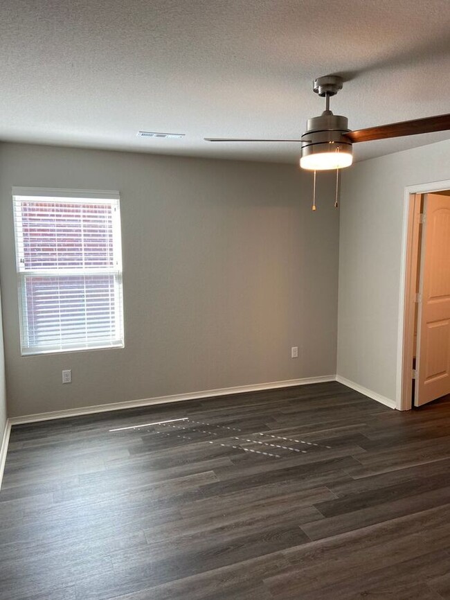 Building Photo - *Pre-leasing* Three Bedroom | Two Bathroom...