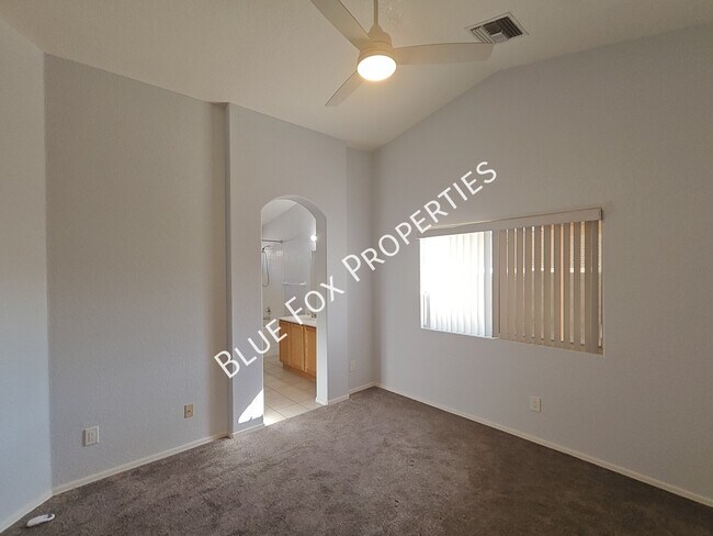 Building Photo - 7960 S Lennox Ln
