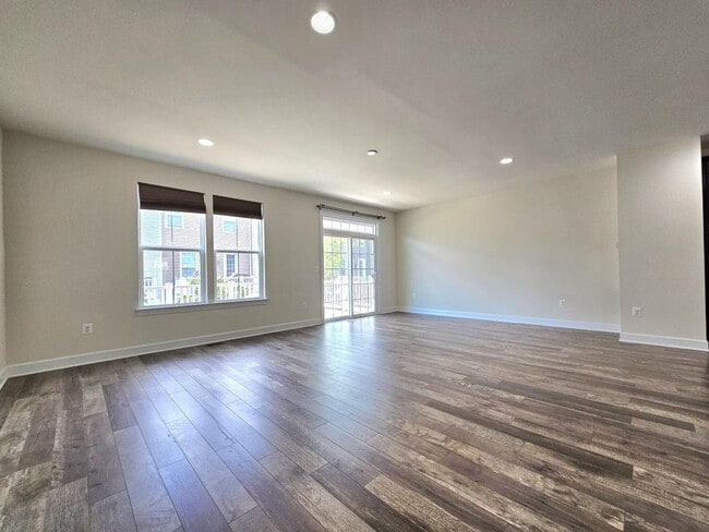 Building Photo - 8820 Englewood Farms Dr