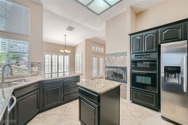 Building Photo - 712 Merialdo Ln