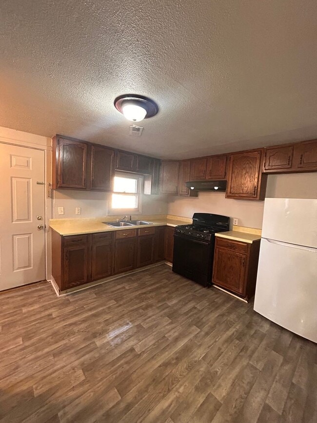 Building Photo - 815 Harmar St