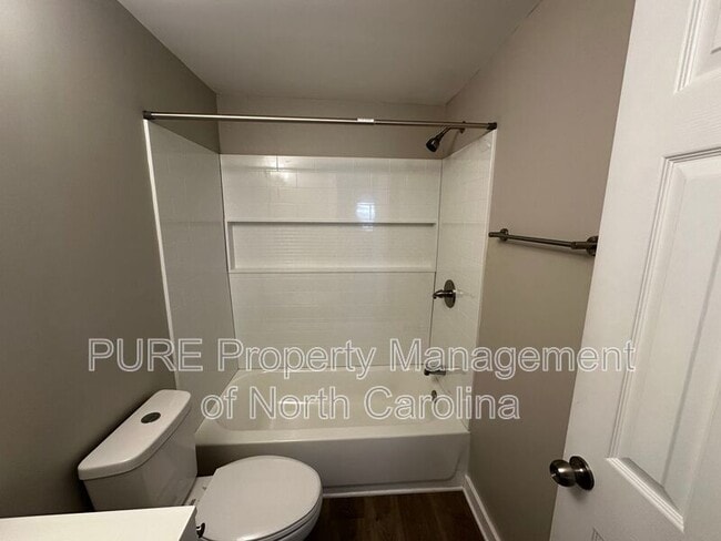Building Photo - 204 Bookington Dr