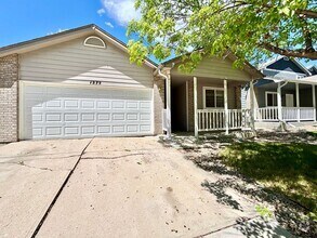 Building Photo - Beautiful Duplex with Attached Garage and ...