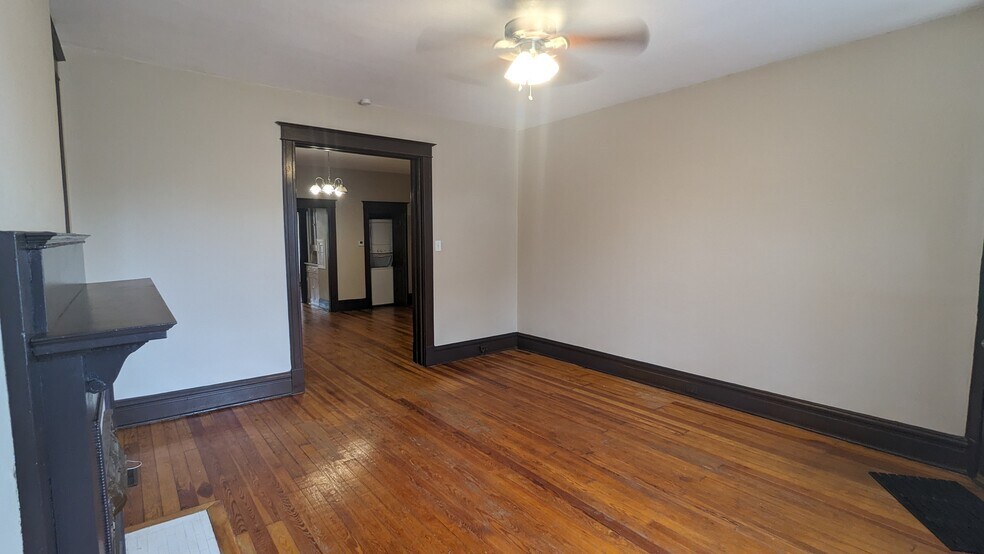 Building Photo - 2203 Jules St