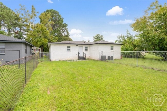 Building Photo - 2120 Krenson St