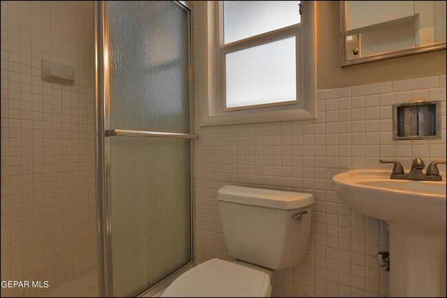 Building Photo - 424 Stonebluff Rd