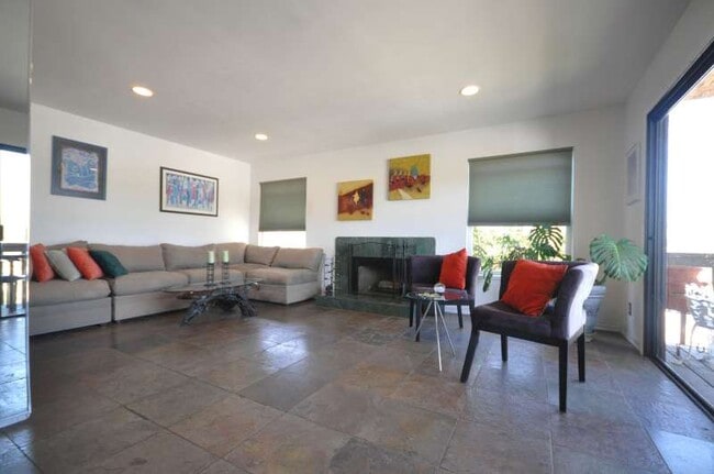 Family room - 3620 Verdugo Vista Ter