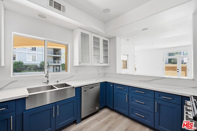 Building Photo - 2311 Schader Dr
