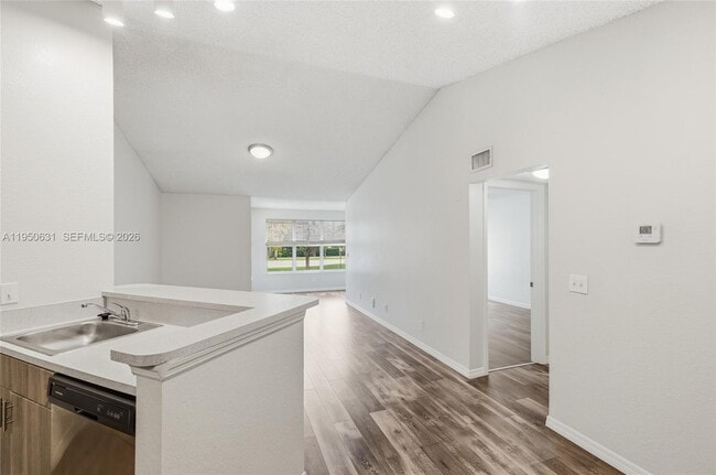 Building Photo - 437 Vista Isles Dr