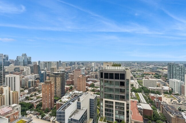 Building Photo - 11 E Walton St