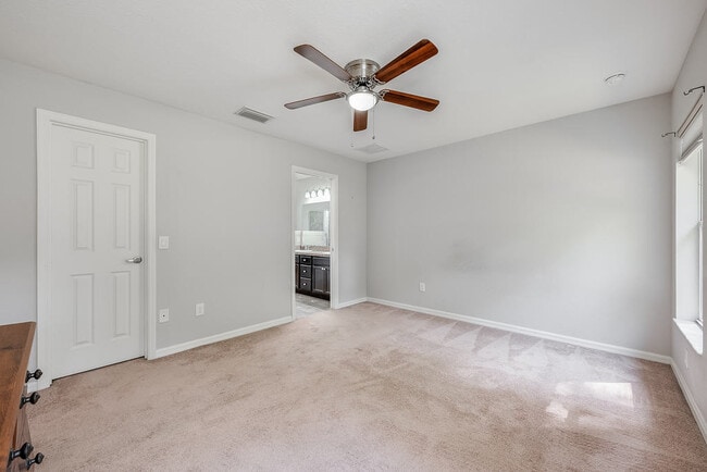 Building Photo - 304 Woods Landing Dr