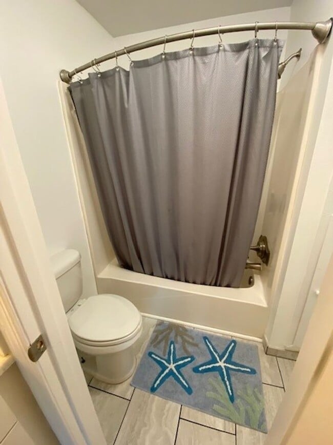 Building Photo - Welcome to this stunning fully furnished 4...