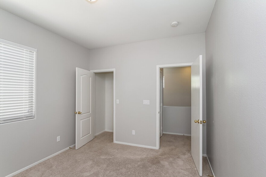 Building Photo - 3525 Simmering Sun Ct