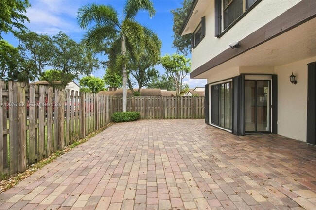 Building Photo - 6820 SW 128th Ct