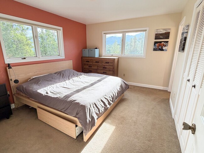 Building Photo - 6841 Crooked Tree Dr