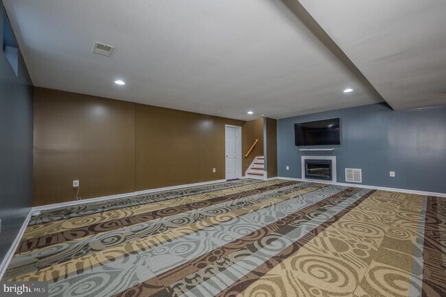 Building Photo - 8324 Tenbrook Dr