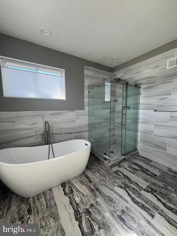 Building Photo - 2244 St Albans St