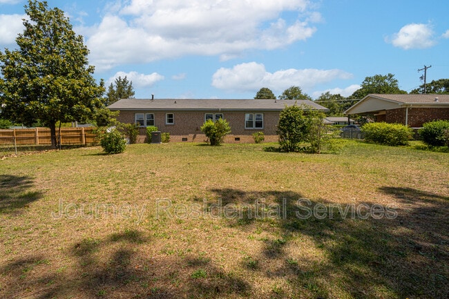 Building Photo - 6033 Santa Fe Dr