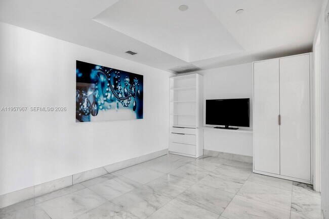 Building Photo - 465 Brickell Ave