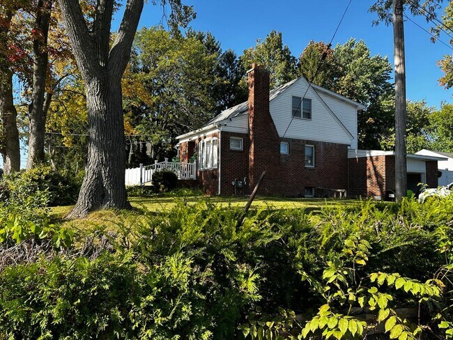 Building Photo - 200 Drexler St